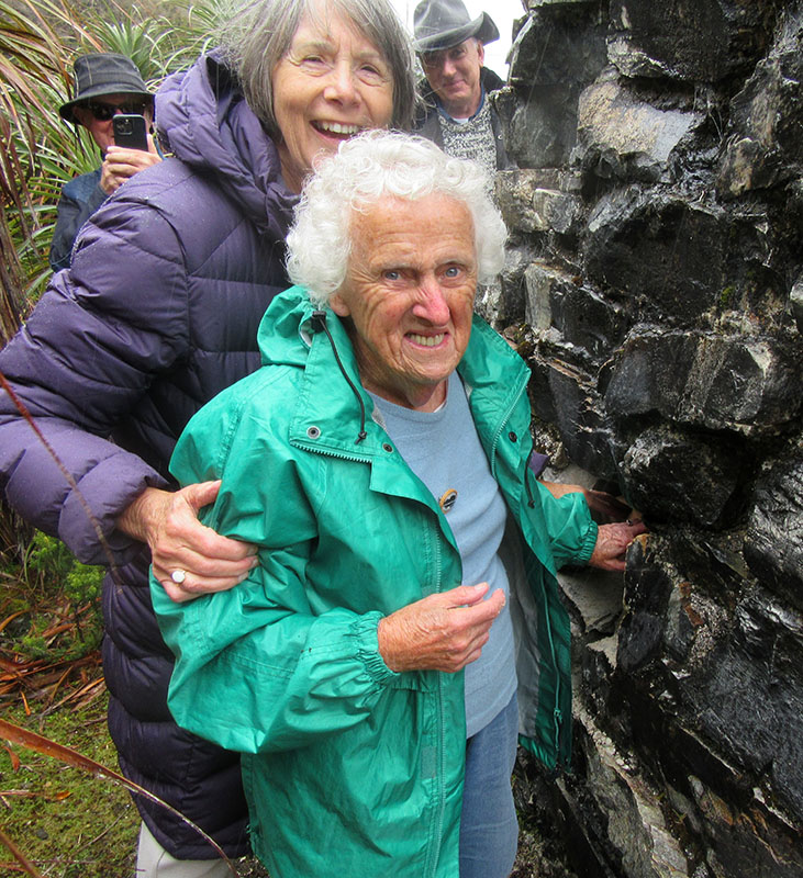 Mavis Rowlands and Sue Cox Place Kate's Ashes to be with Gustav.